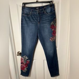Nine West embroidered skinny jeans. Size 8.